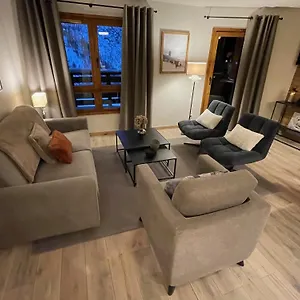 spacious-ski-in-ski-out-apartment-4-6-pax-161-sources.hotels-rhonealpes.com/